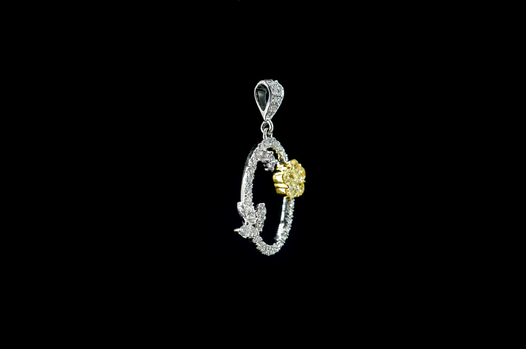 CIRCLE OF LIFE - ANHÄNGER AUS 14-KARAT-GOLD UND NATÜRLICHEN DIAMANTEN